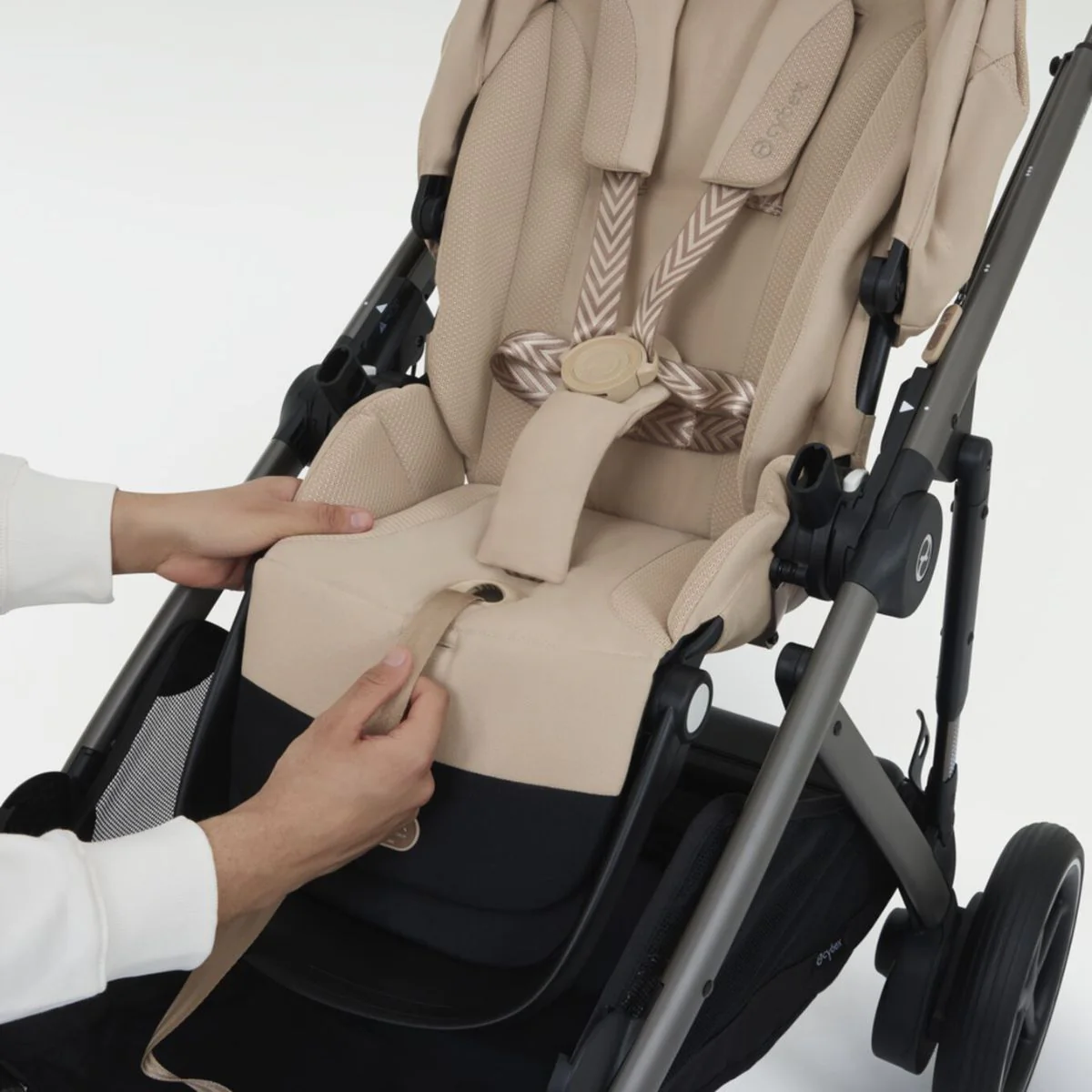 Cybex E - Gazelle S Stroller - Silver Frame/ Stone Grey Seat - Image 13