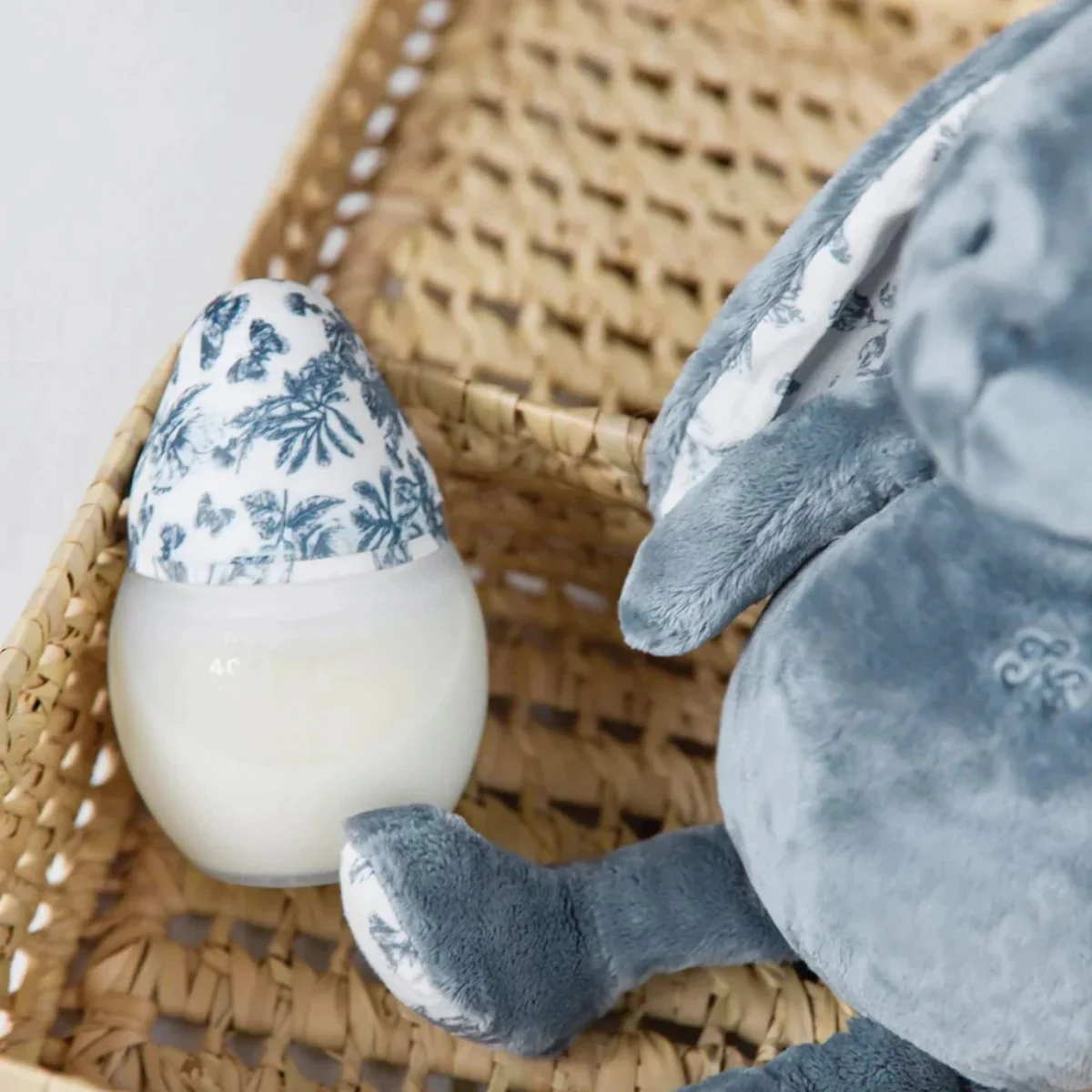 Élhée Baby Bottle 240ml Tartine et Chocolat Toile de Jouy Blue 0M+ - Image 2