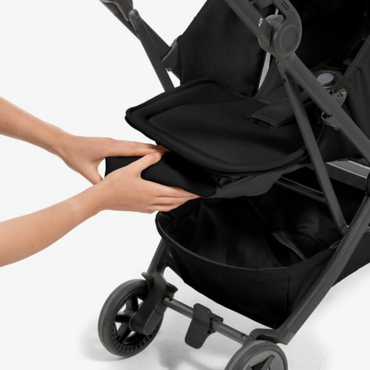 Joolz Aer2 Nest to seat - Space Black - Image 4