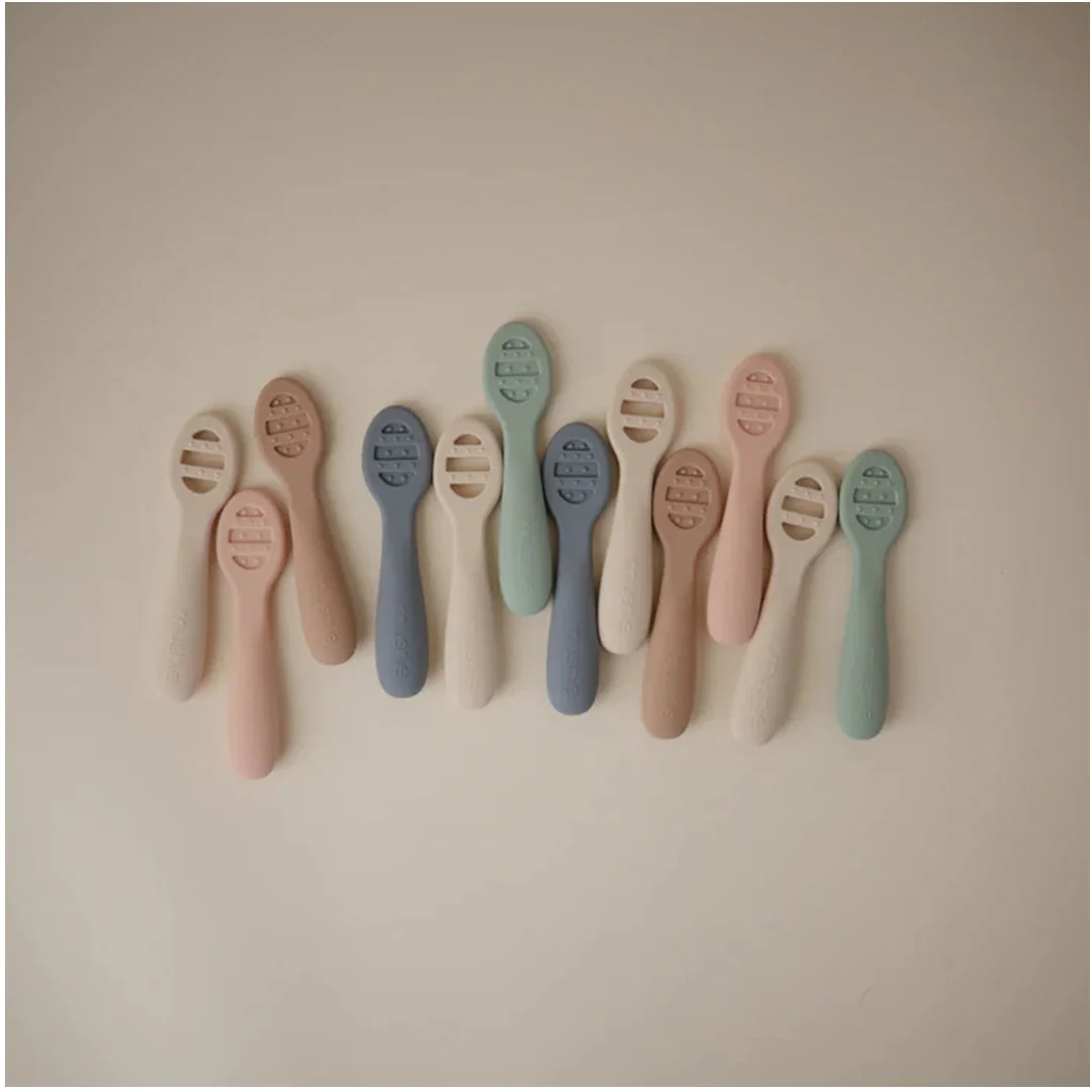 Mushie First Feeding Baby Spoons 2-Pack (Cambridge Blue/Shifting Sand) - Image 3