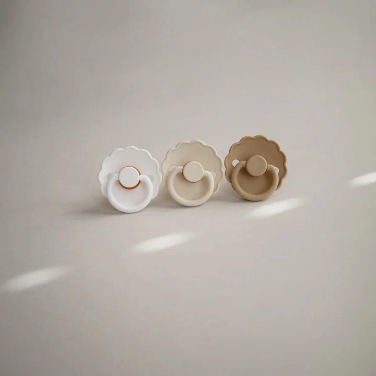 Mushie Frigg Daisy Natural Rubber Pacifier 2 pack - Blush/Cream - 0-6M - Image 4