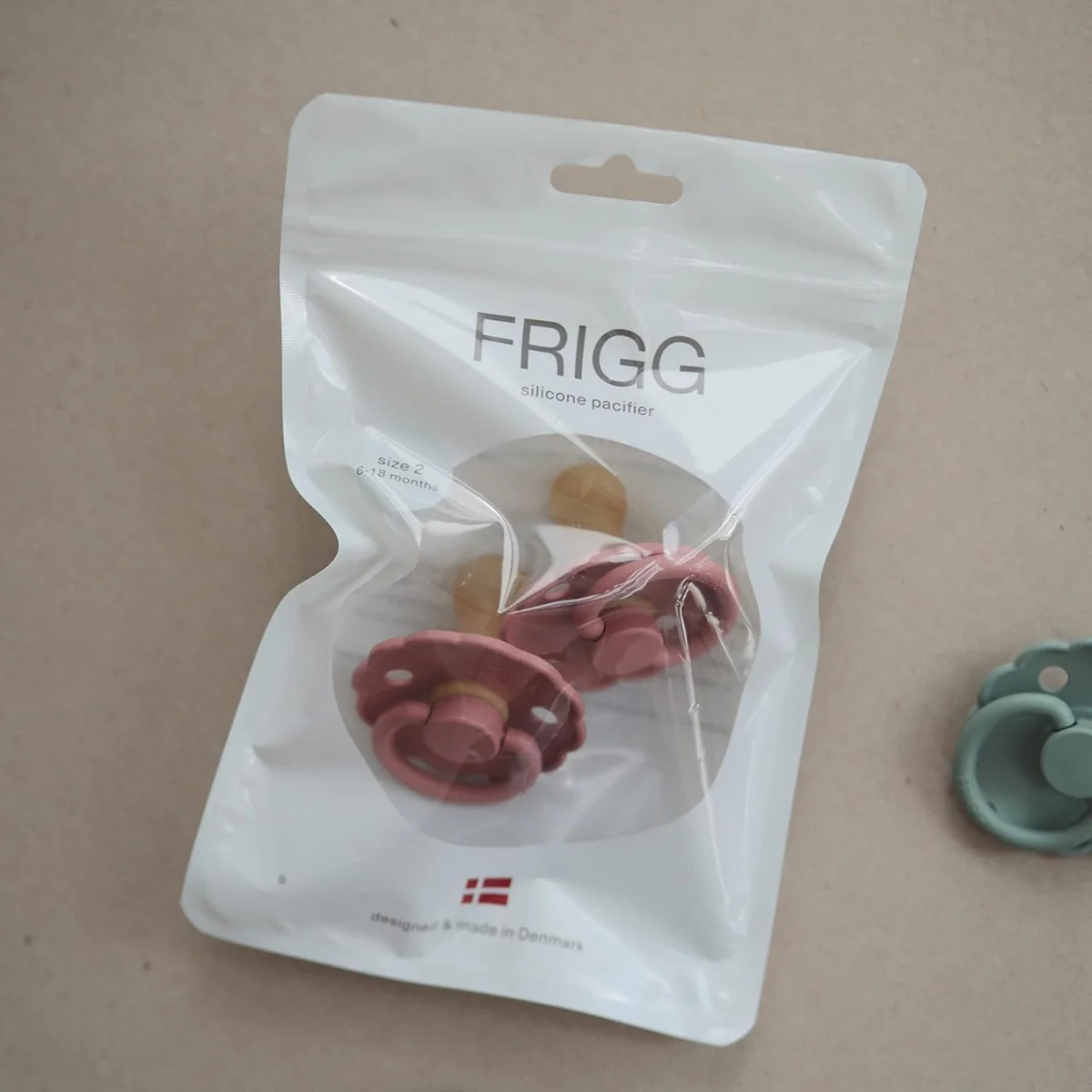 Mushie Frigg Daisy Natural Rubber Pacifier 2 pack - Powder Blush/Cream - 0-6M - Image 10