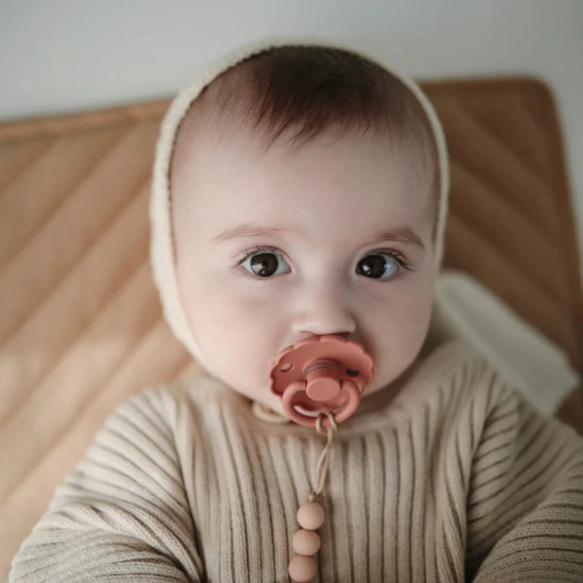 Mushie Frigg Daisy Natural Rubber Pacifier 2 pack - Powder Blush/Cream - 0-6M - Image 2