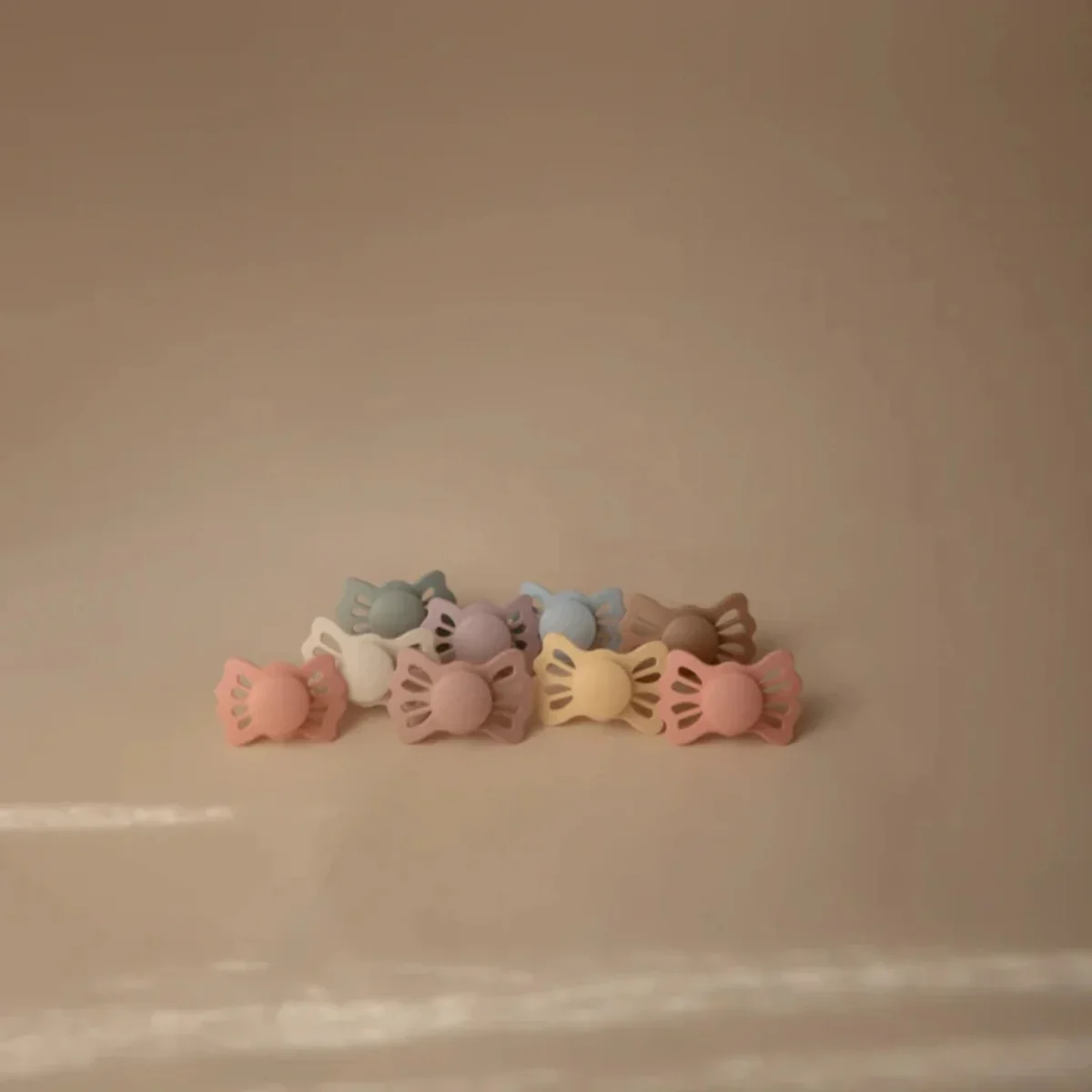 Mushie FRIGG Lucky Symmetrical Pacifier set (6-18M) - Silky Satin & Cream - Image 4