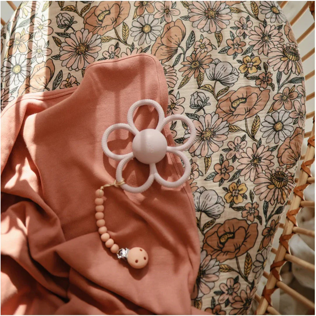 Mushie Silicone Pacifier Clip | Hera Powder Pink - Image 7