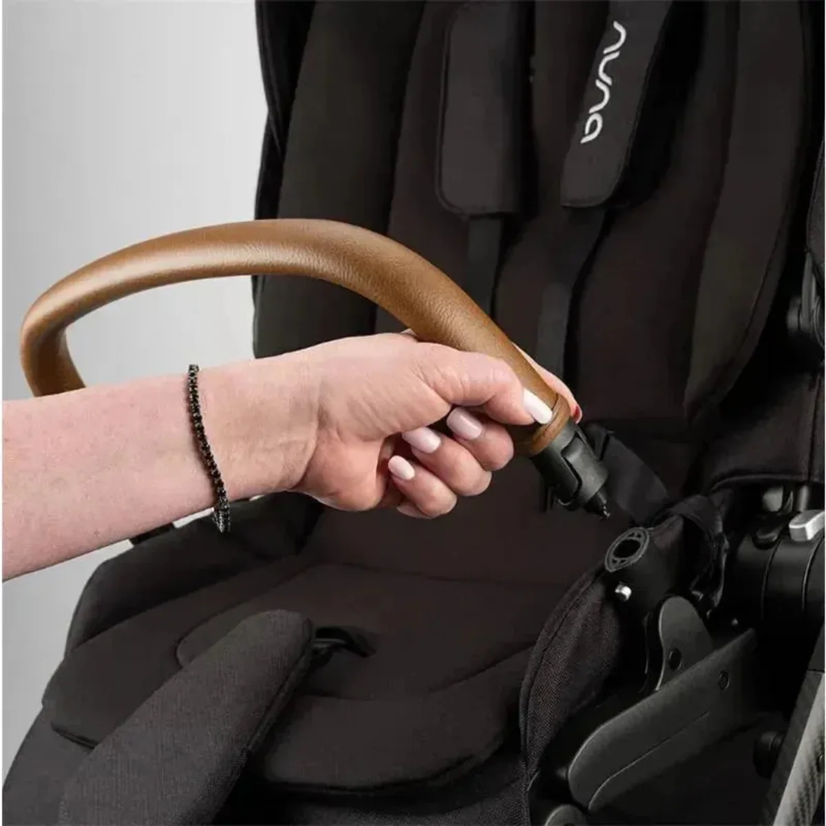 Nuna Swiv Stroller - Caviar - Image 11