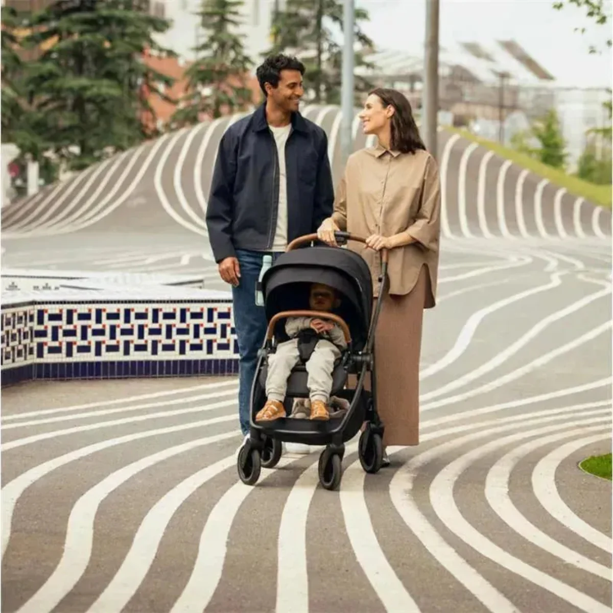 Nuna Swiv Stroller - Caviar - Image 4