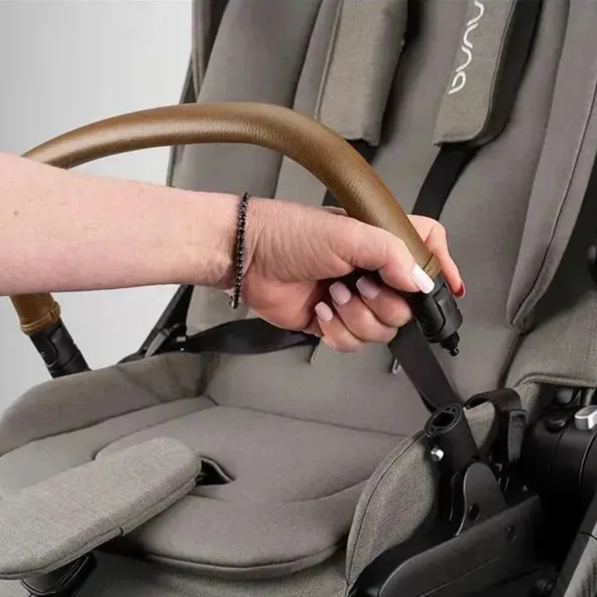 Nuna Swiv Stroller - Granite - Image 17
