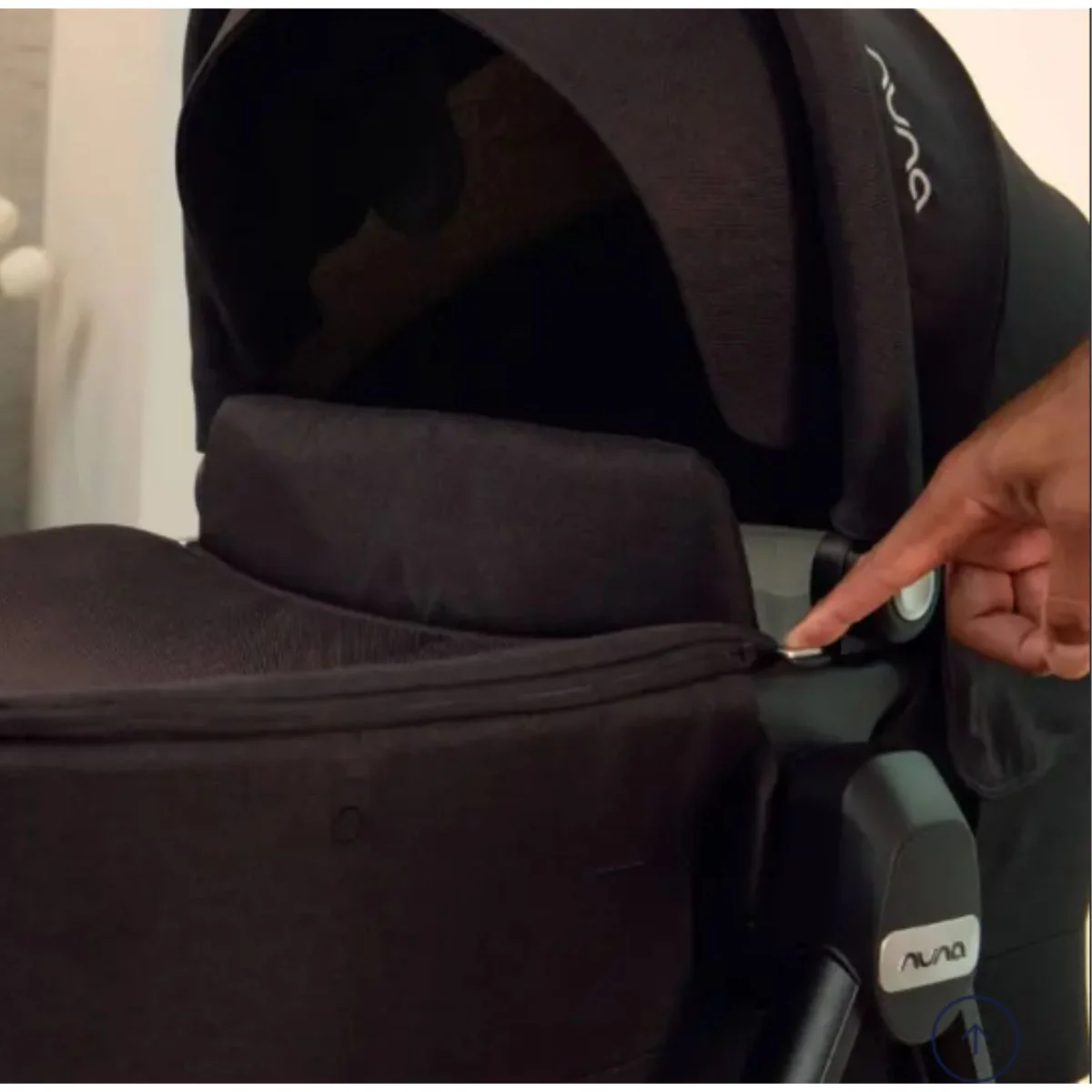 Nuna SWIV & TRIV Bassinet + Stand BMW Collection - Graphene - Image 18