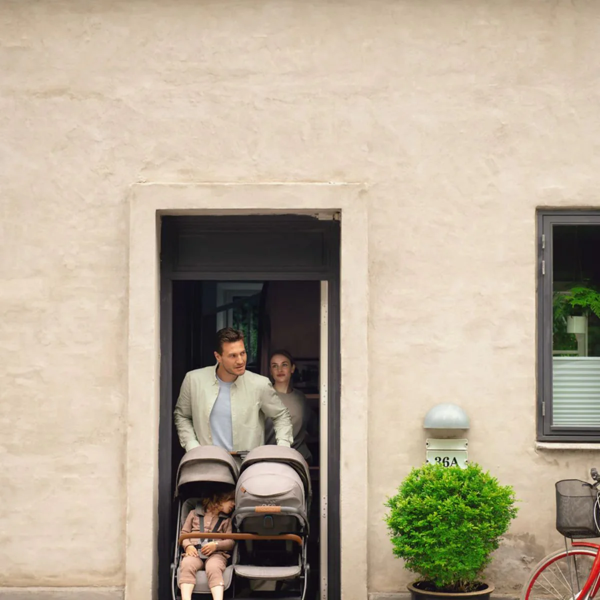 Nuna Trvl Dubl Stroller - Caviar - Image 4