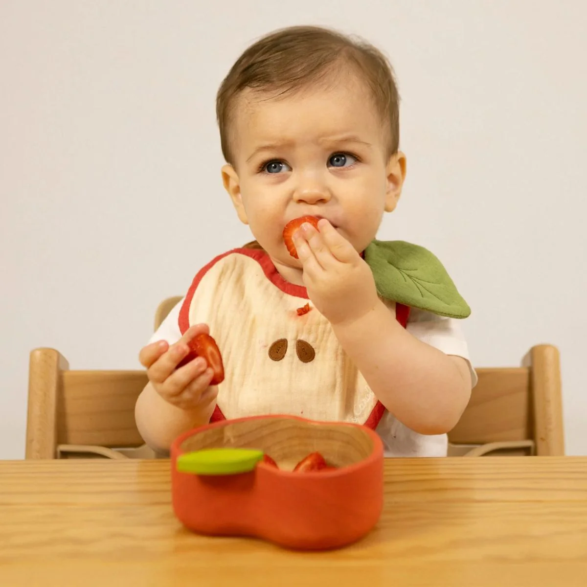 Oli & Carol Dinnerware Bowl & Spoon Set - Pepa The Apple - Image 2