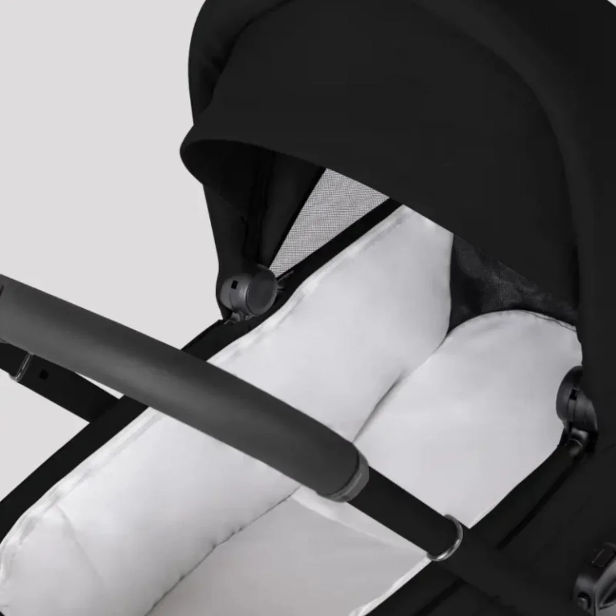 Silver Cross Breez Compact Bassinet - Onyx - Image 5