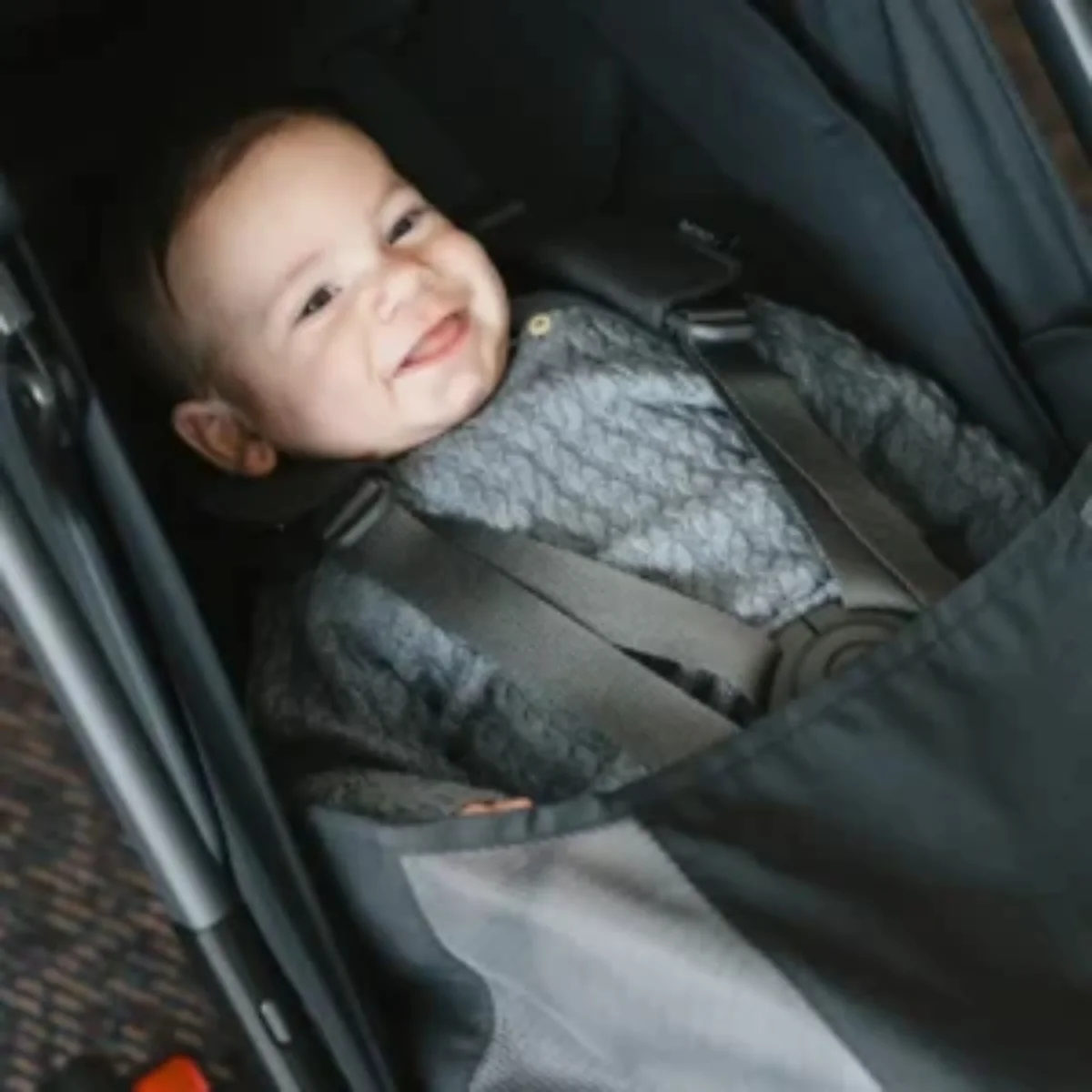 UPPAbaby Minu V3 Compact Stroller - Savannah (Pearl Gray Melange / Carbon Frame / Chestnut Leather) - Image 11
