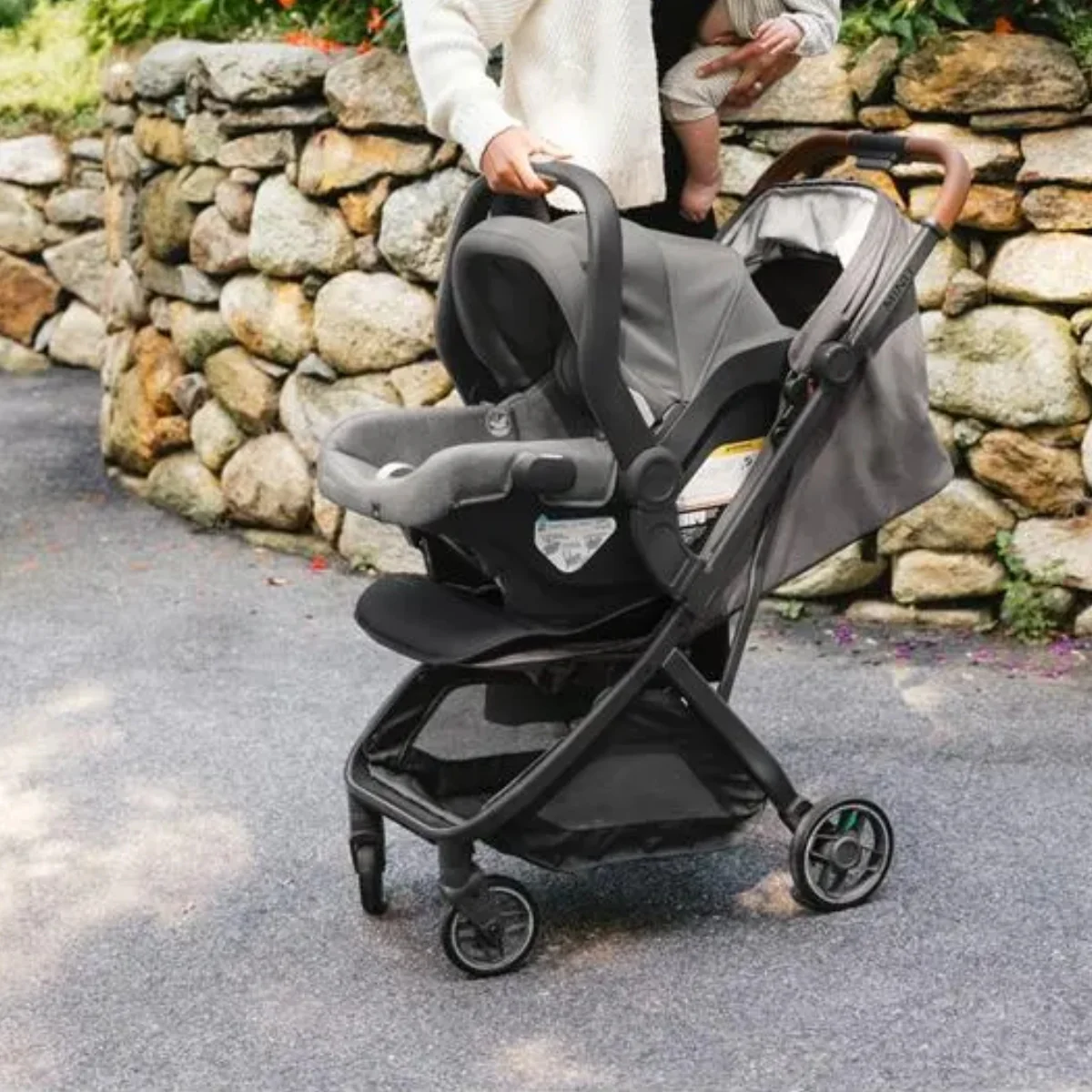 UPPAbaby Minu V3 Compact Stroller - Savannah (Pearl Gray Melange / Carbon Frame / Chestnut Leather) - Image 12