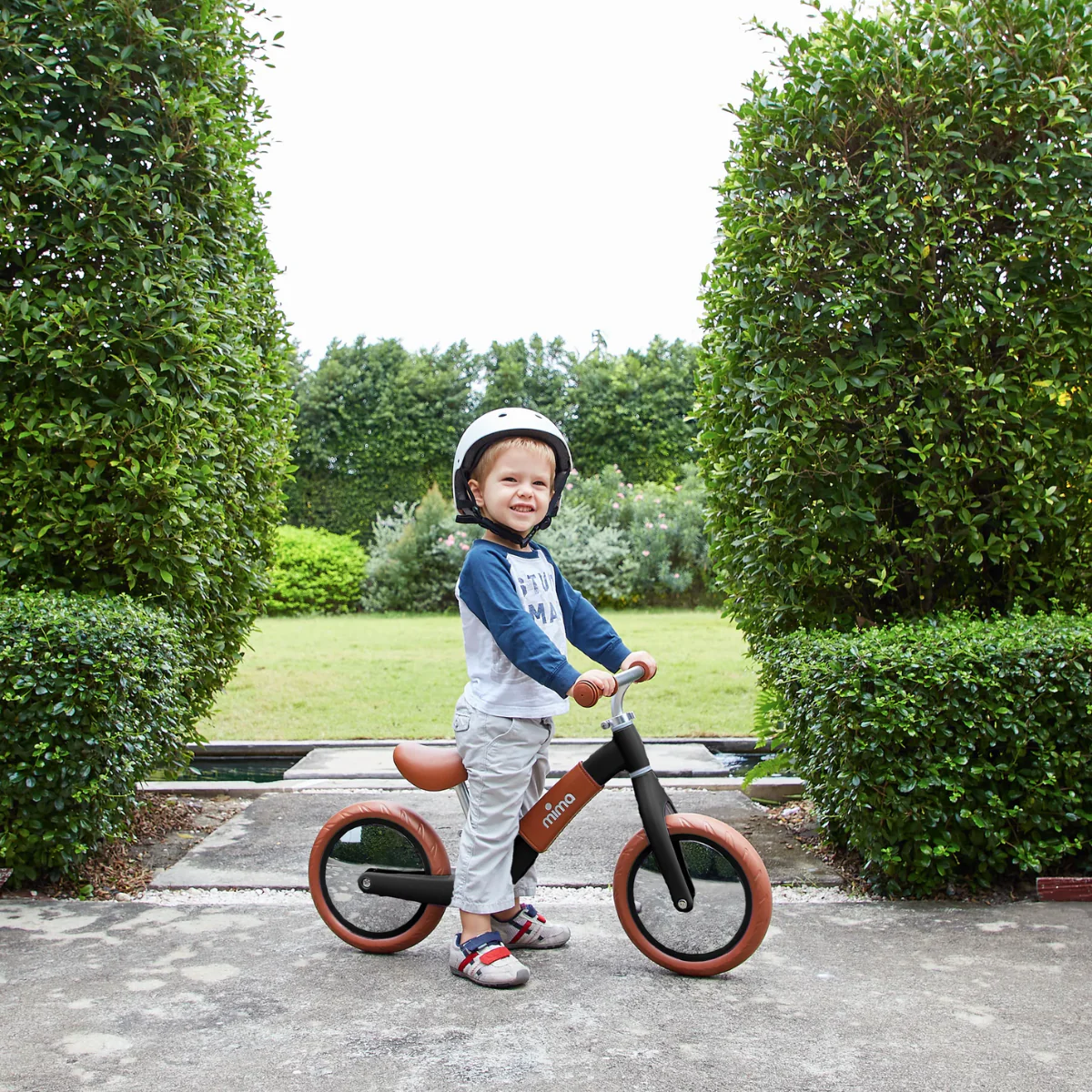Mima Zoom Balance Bike - Black - Image 2